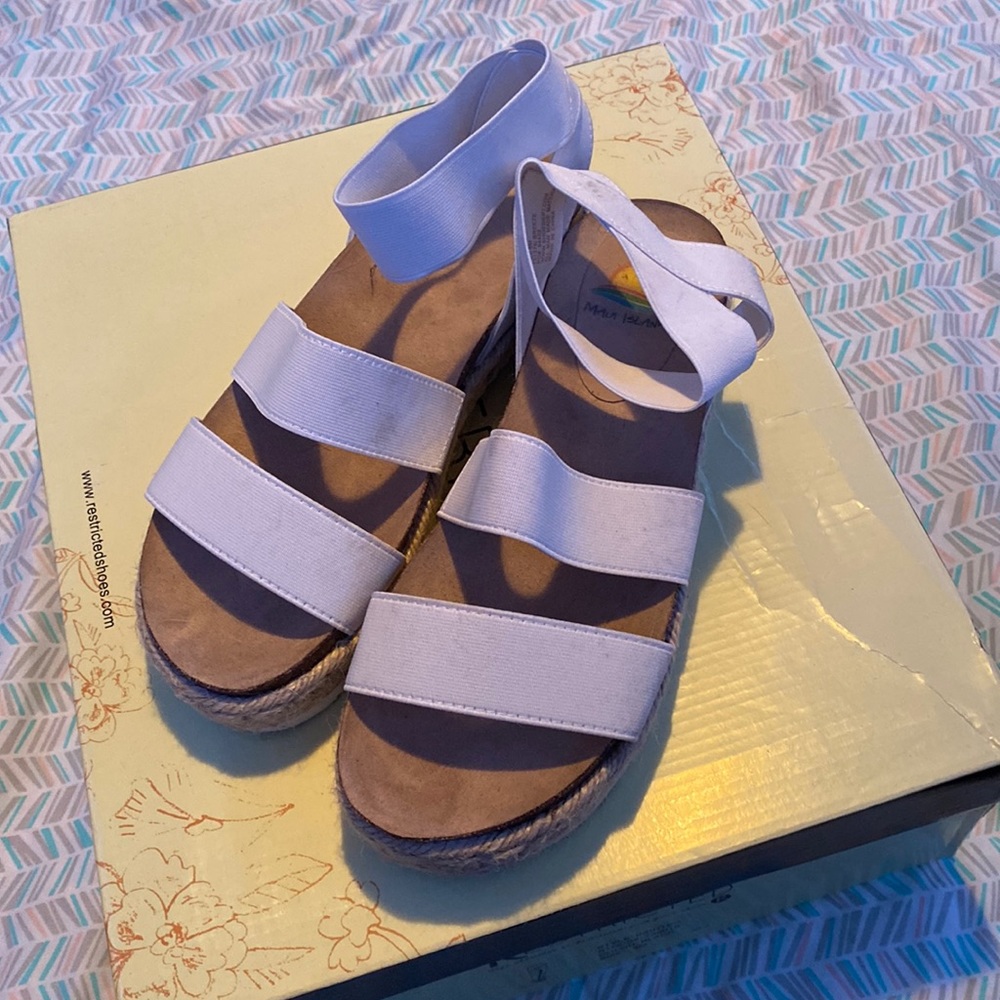 Minimalist flat form gladiator sandals